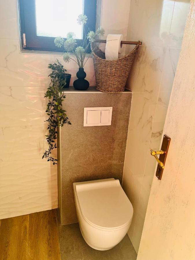 Kuca Za Odmor Malia Sa Spa Hot Tub Jacuzzijem - Nice And Cozy - Free Tickets To All City Attractions Thurdevac Luaran gambar