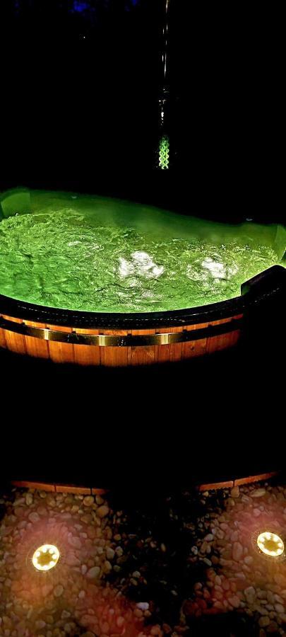 Kuca Za Odmor Malia Sa Spa Hot Tub Jacuzzijem - Nice And Cozy - Free Tickets To All City Attractions Thurdevac Luaran gambar
