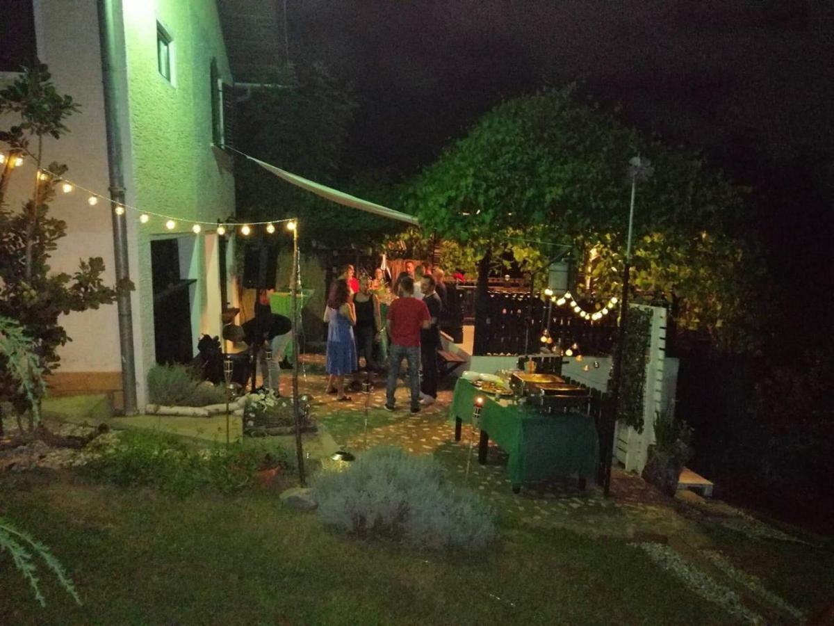 Kuca Za Odmor Malia Sa Spa Hot Tub Jacuzzijem - Nice And Cozy - Free Tickets To All City Attractions Thurdevac Luaran gambar